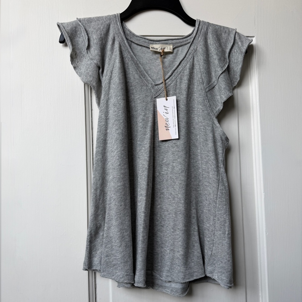NWT V-Neck Ruffle Sleeve Tee Heather in Gray. Elevated casual wear by New In.